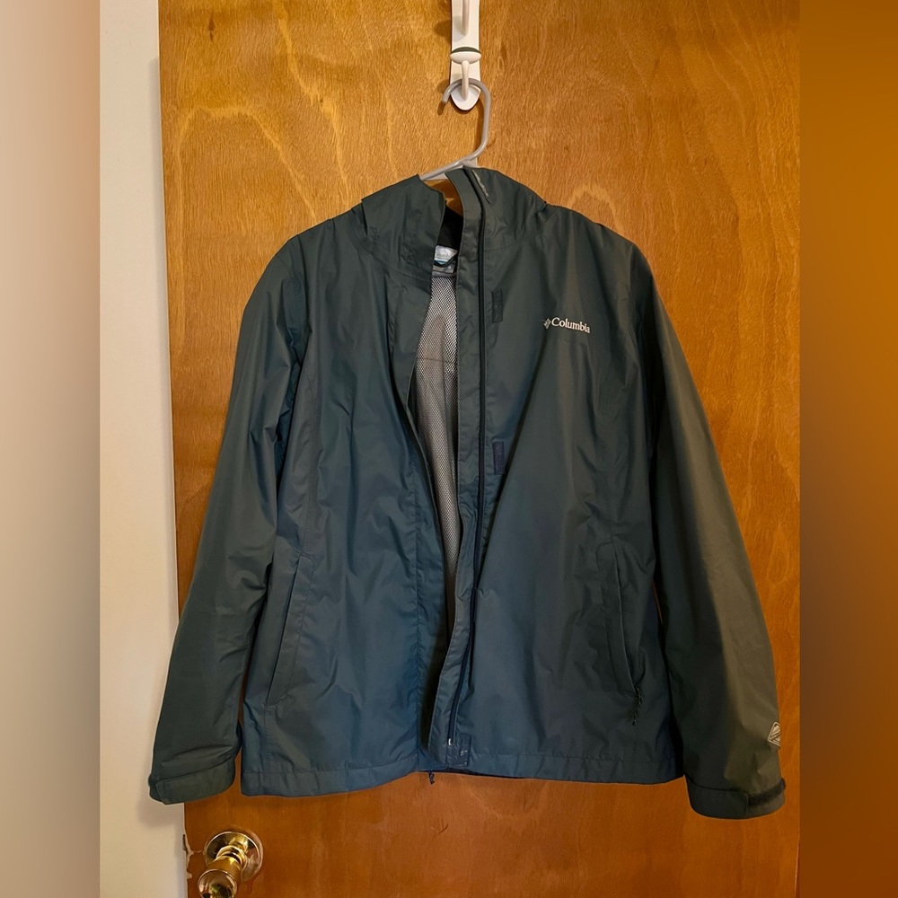 Columbia Women’s Omni-Tech Hooded Rain Jacket